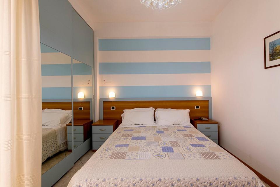 Hotel Le Soleil Сан-Бенедетто-дель-Тронто Екстер'єр фото