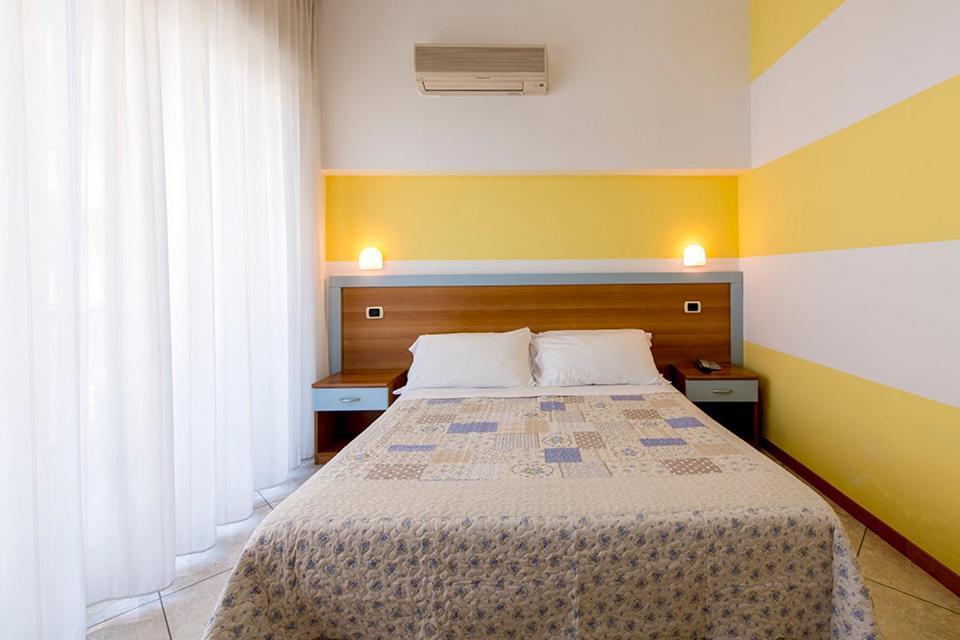 Hotel Le Soleil Сан-Бенедетто-дель-Тронто Екстер'єр фото