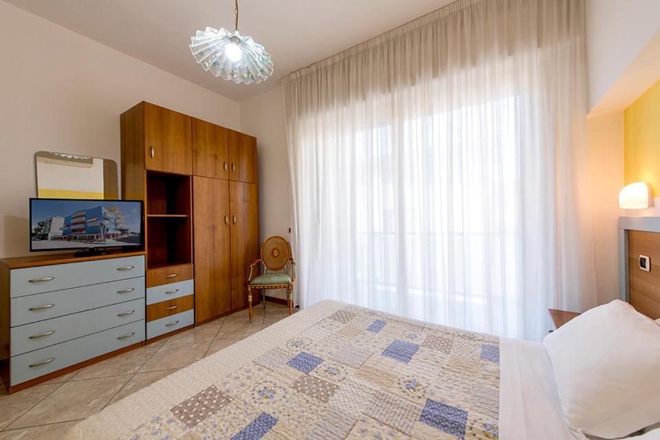 Hotel Le Soleil Сан-Бенедетто-дель-Тронто Екстер'єр фото